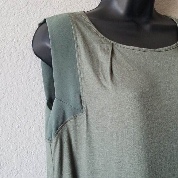 Bobeau Green Sleeveless Top  - Picture 2 of 8